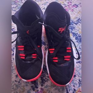 Zion Williamson boys basketball shoes in perfect condition only worn on court.